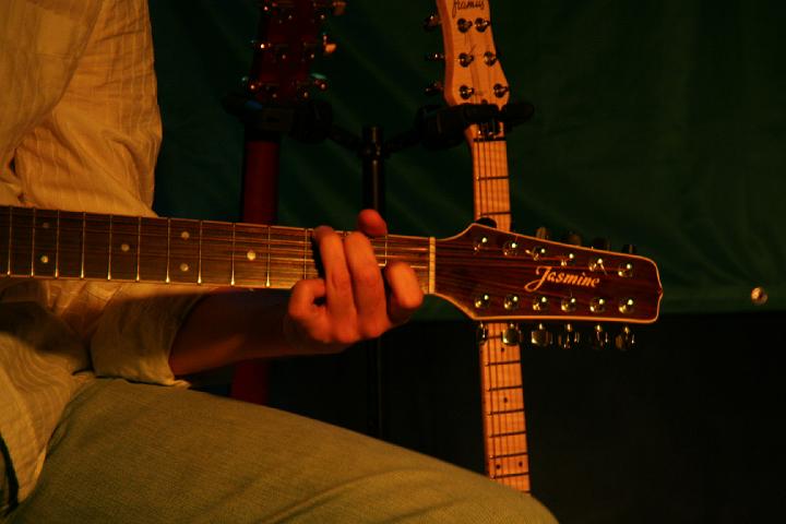 2008-11-28 M3_live at replugged 070.jpg
